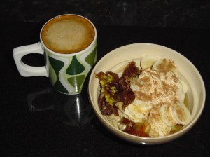 Breakfast 4/1/10 Porridge with banana, data and agave syrup